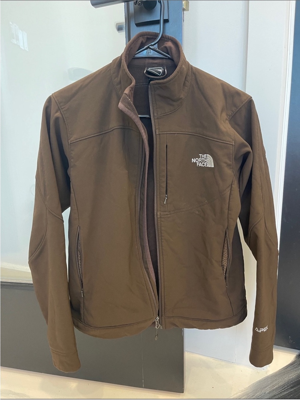 The North Face women’s Brown Lightweight Softshell Jacket